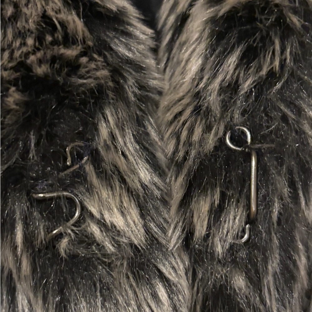 Miss Ashley Luxurious Tailored Vegan Fur/Leather Trim Vest Size Medium 2 Tone - Picture 7 of 8